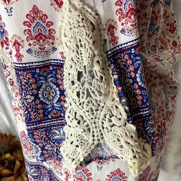 Love Tree Los Angeles Women’s Medium Rayon Cold Shoulder Floral Paisley Tunic - Picture 6 of 10